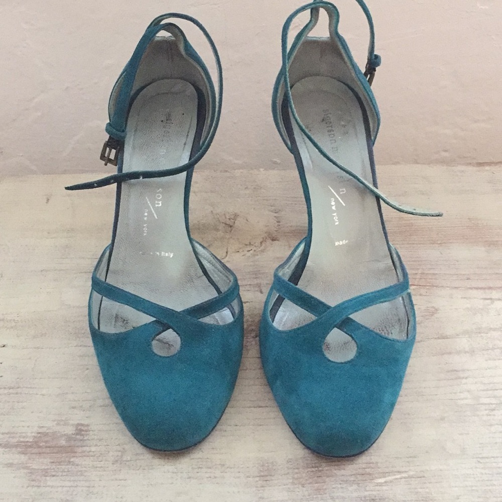 Suede pumps